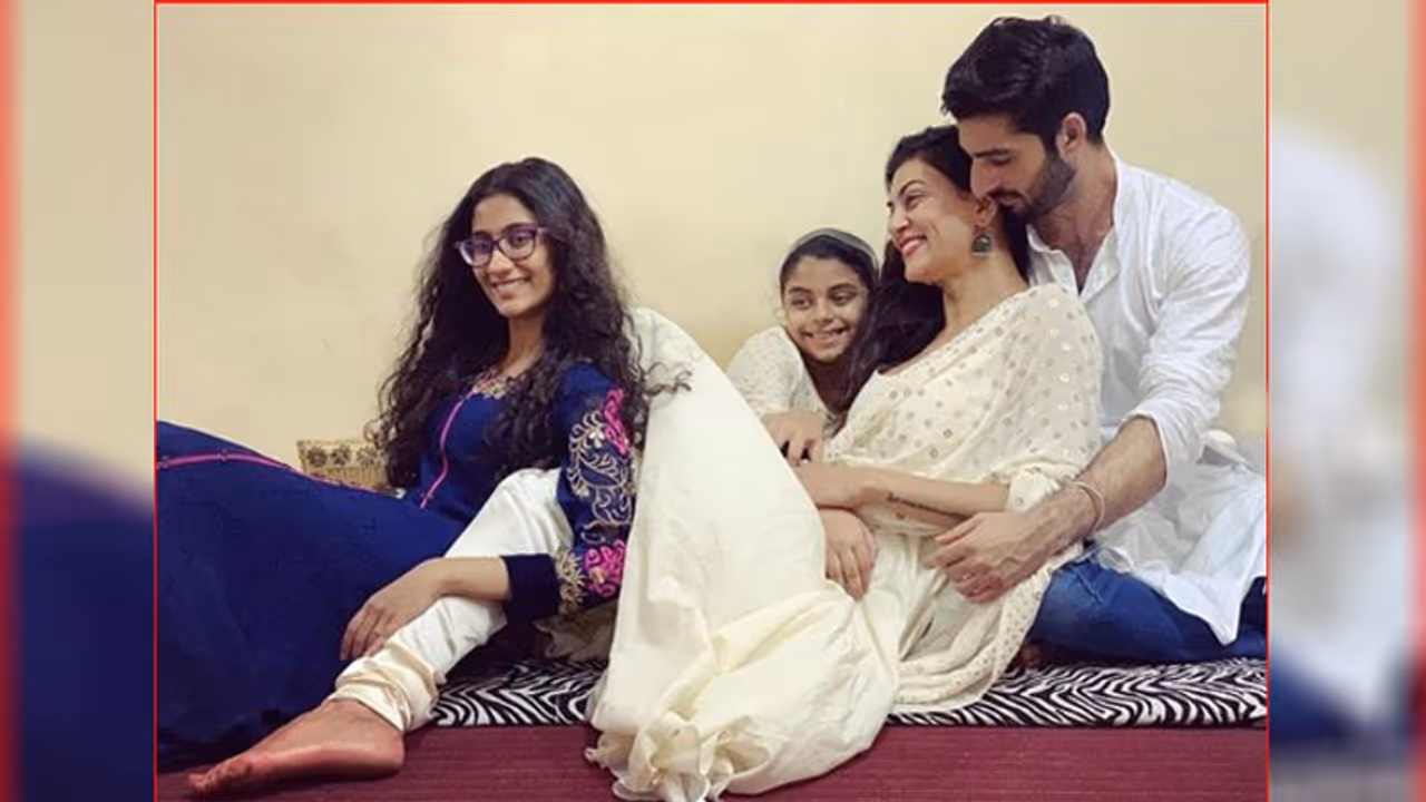 सुष्मिता ने दिवाली के मौके पर शेयर की अपने बॉयफ्रेंड के साथ रोमेंटिक तस्वीरें सुष्मिता ने दिवाली के मौके पर शेयर की अपने बॉयफ्रेंड के साथ रोमेंटिक तस्वीरें