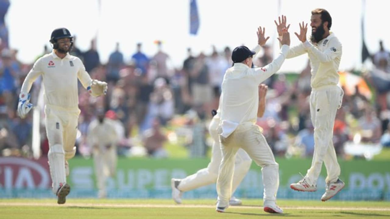 ഗാലെയില് ശ്രീലങ്കയ്ക്കെതിരെ ഇംഗ്ലണ്ടിന് ലീഡ് ഗാലെയില് ശ്രീലങ്കയ്ക്കെതിരെ ഇംഗ്ലണ്ടിന് ലീഡ്