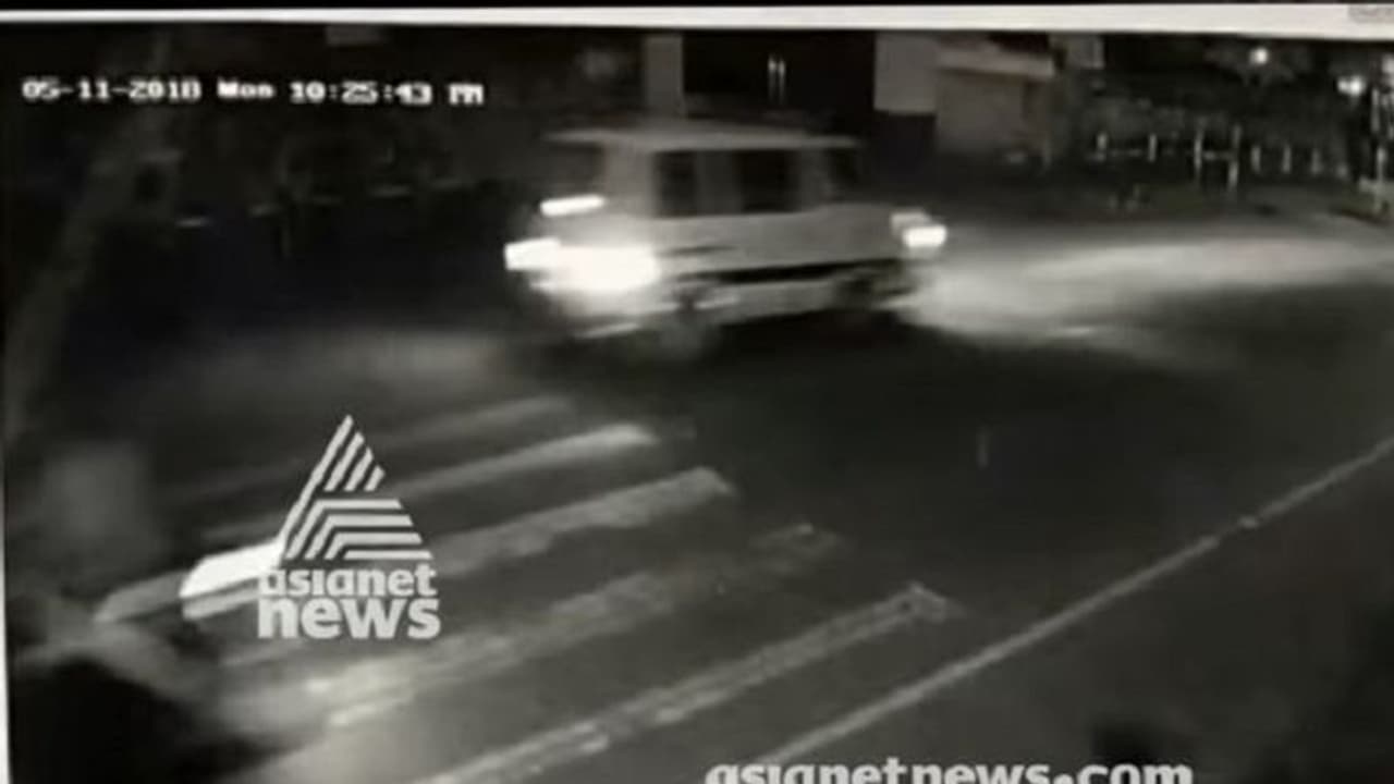 സനലിനെ രക്ഷിയ്ക്കാനുള്ള അവസാന അവസരവും നഷ്ടപ്പെടുത്തി പൊലീസ് ക്രൂരത വീഡിയോ സനലിനെ രക്ഷിയ്ക്കാനുള്ള അവസാന അവസരവും നഷ്ടപ്പെടുത്തി പൊലീസ് ക്രൂരത വീഡിയോ