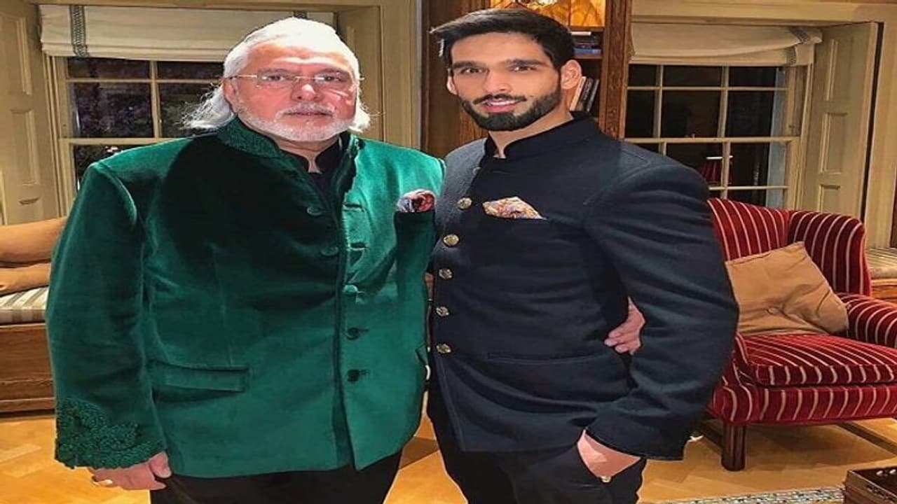 ಮಲ್ಯ ಅಪ್ಪ ಮಗನಿಂದ ದೇಶಕ್ಕೆ 'ದಿವಾಳಿ' ಶುಭಾಶಯ! ಪೋಟೋ ವೈರಲ್