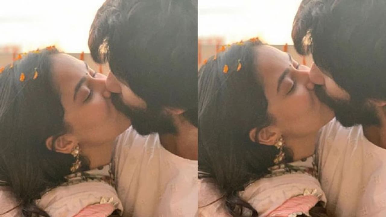 భార్యకి 'అర్జున్ రెడ్డి' బోల్డ్ కిస్! భార్యకి 'అర్జున్ రెడ్డి' బోల్డ్ కిస్!