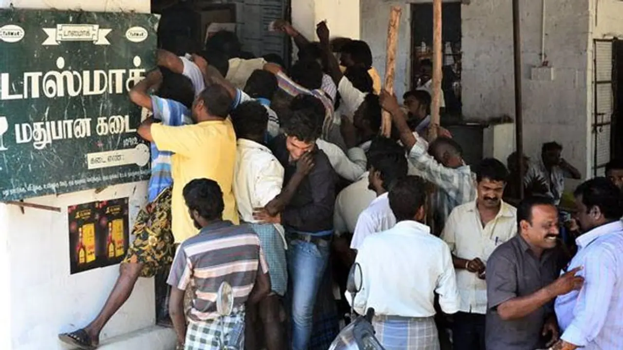 தீபாவளியை ஒட்டி நான்கு நாட்கள் மதுக்கடைகள் அடைப்பு..! அதிர்ச்சியில் குடிமகன்கள்..!