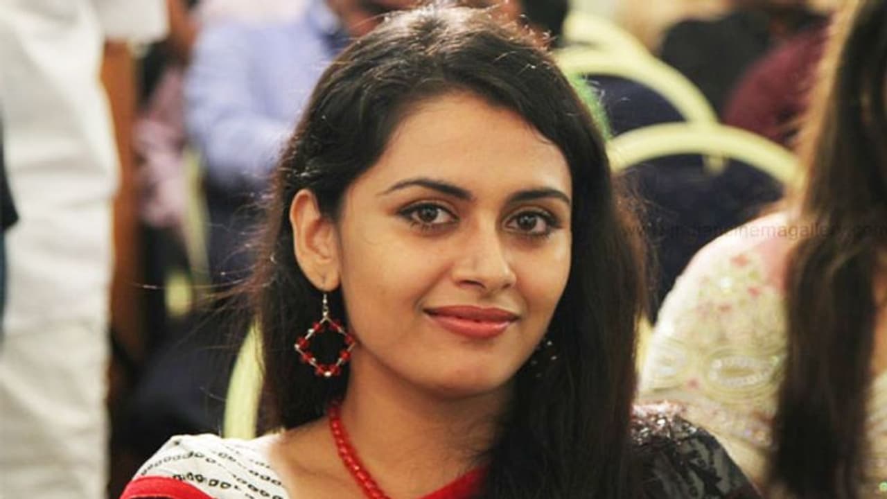 ബിഗ് ബോസിലേക്കോ? ധന്യ മേരി വർഗീസിന് പറയാനുള്ളത് ബിഗ് ബോസിലേക്കോ? ധന്യ മേരി വർഗീസിന് പറയാനുള്ളത്