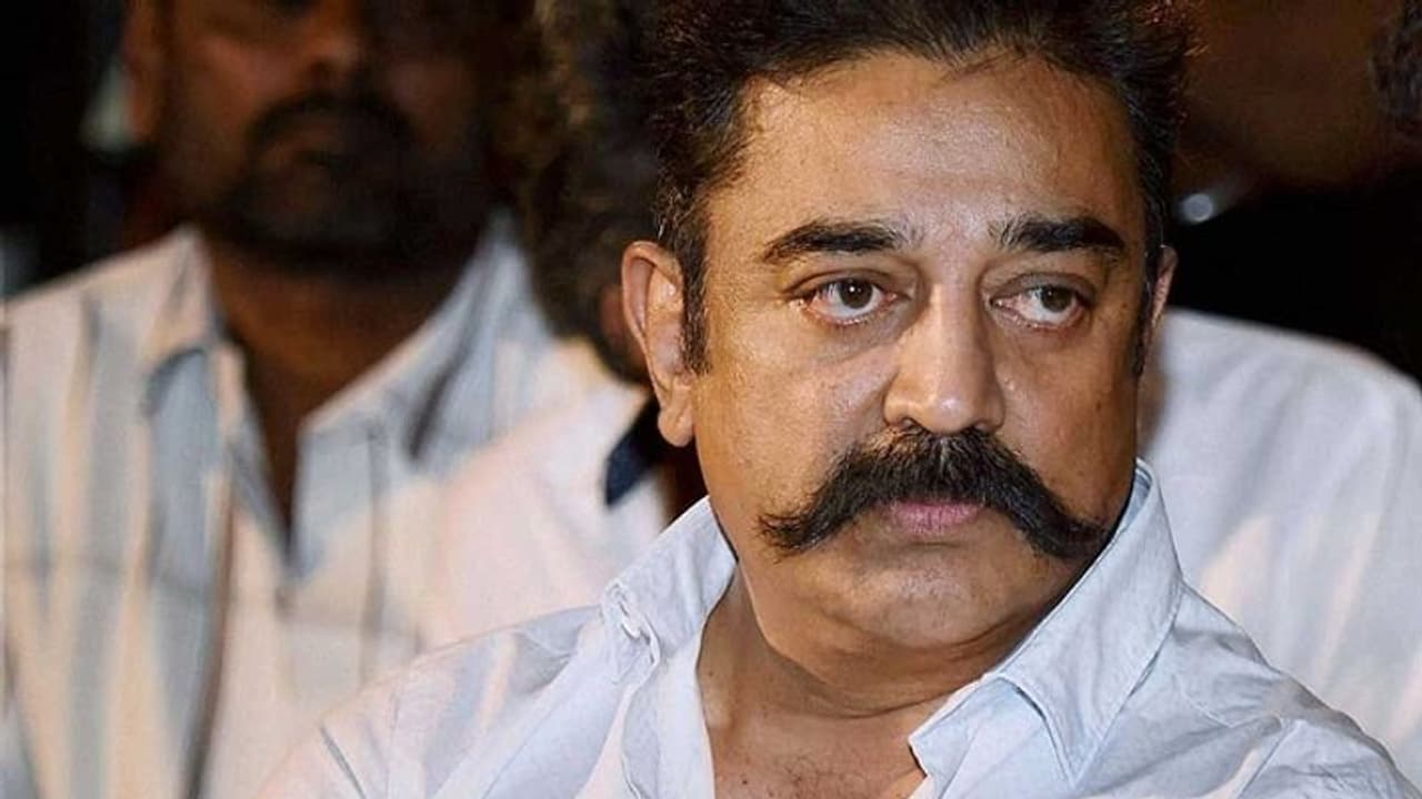 விமர்சனங்களை ஏற்க துணிவில்லாத அரசு தடம் புரளும்…. சர்கார் விவகாரத்தில் விஜய்க்கு ஆதரவு தெரிவித்த கமல் !! விமர்சனங்களை ஏற்க துணிவில்லாத அரசு தடம் புரளும்…. சர்கார் விவகாரத்தில் விஜய்க்கு ஆதரவு தெரிவித்த கமல் !!