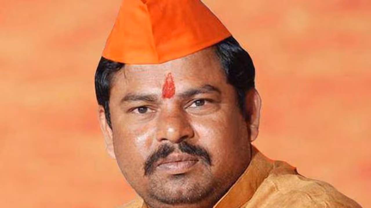 కొత్త సచివాలయంలో మసీదు, హజ్హౌస్... డిజైన్ ఎంఐఏందా : కేసీఆర్పై రాజాసింగ్ కొత్త సచివాలయంలో మసీదు, హజ్హౌస్... డిజైన్ ఎంఐఏందా : కేసీఆర్పై రాజాసింగ్