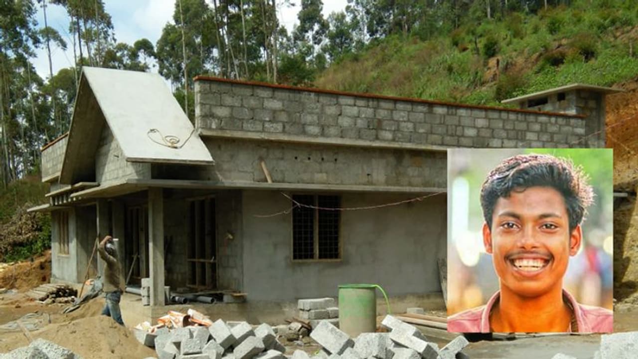 വിവാഹത്തിനൊരുങ്ങി അഭിമന്യുവിന്റെ പെങ്ങള്; ആഘോഷമാക്കാന് ഗ്രാമം വിവാഹത്തിനൊരുങ്ങി അഭിമന്യുവിന്റെ പെങ്ങള്; ആഘോഷമാക്കാന് ഗ്രാമം