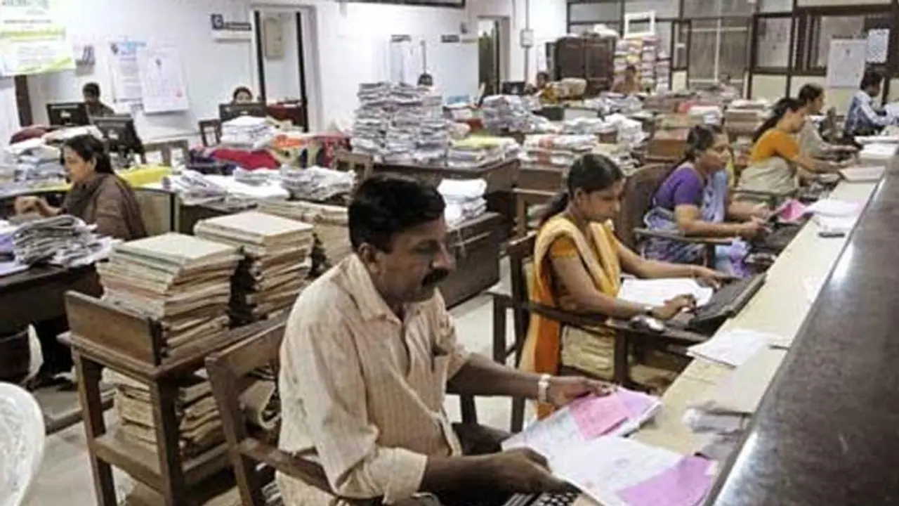 அரசு ஊழியர்கள் குட்நியூஸ்.. இனி அனைத்து அரசு அலுவலகங்கள் வாரத்தில் 5 நாட்கள் மட்டுமே வேலை..!