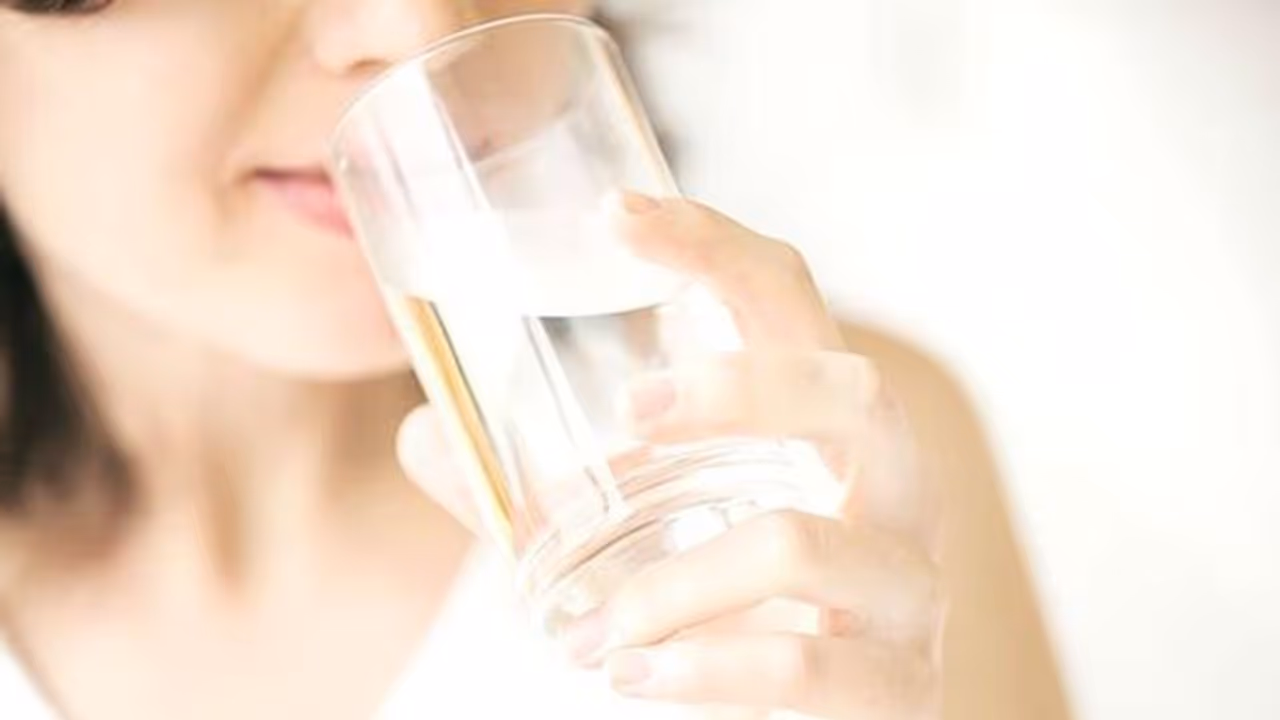 భోజనం మధ్యలో మంచినీళ్లు తాగితే... భోజనం మధ్యలో మంచినీళ్లు తాగితే...