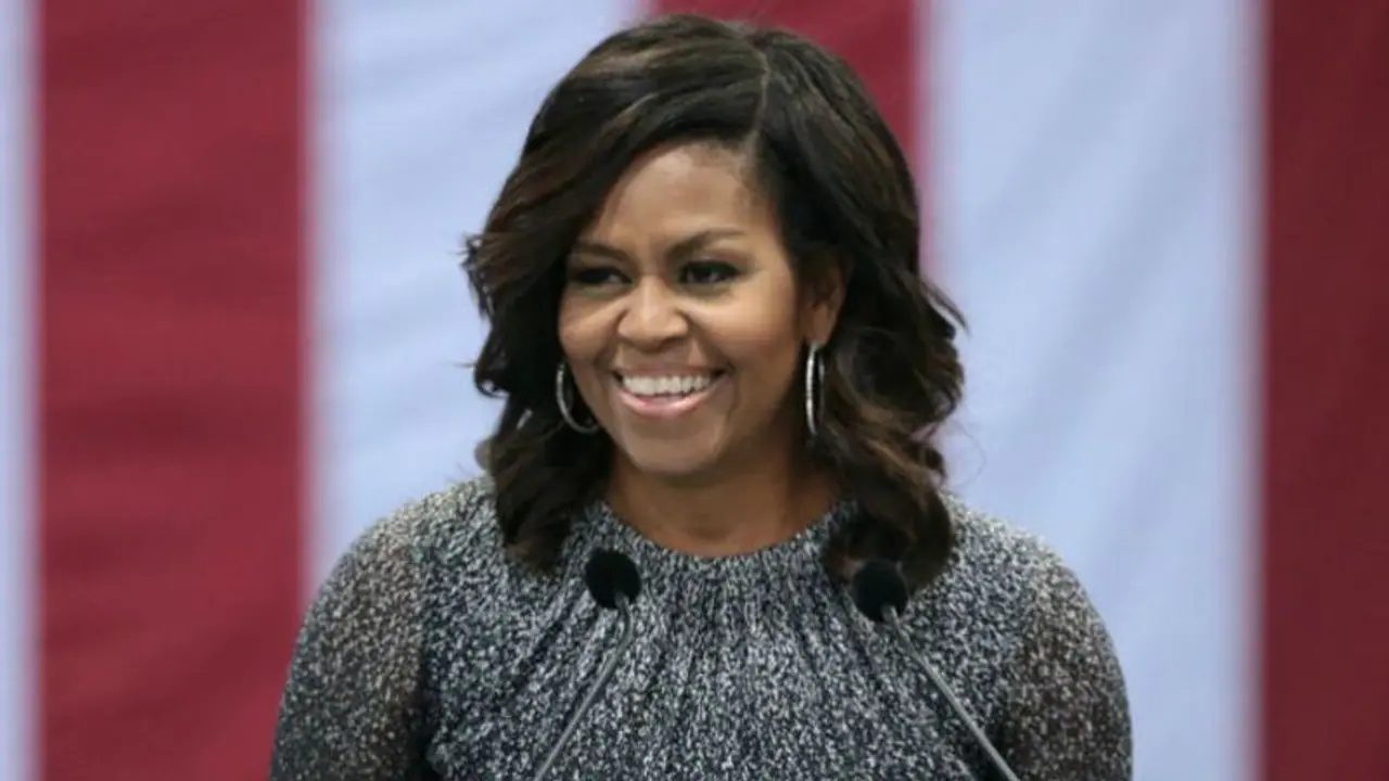 அதிபர் பதவிக்கு ட்ரம்ப் தகுதியற்றவர்..!! ஒபாமா மனைவிக்கு ட்ரம்ப் மீது இவ்வளவு கோபமா..?? அதிபர் பதவிக்கு ட்ரம்ப் தகுதியற்றவர்..!! ஒபாமா மனைவிக்கு ட்ரம்ப் மீது இவ்வளவு கோபமா..??