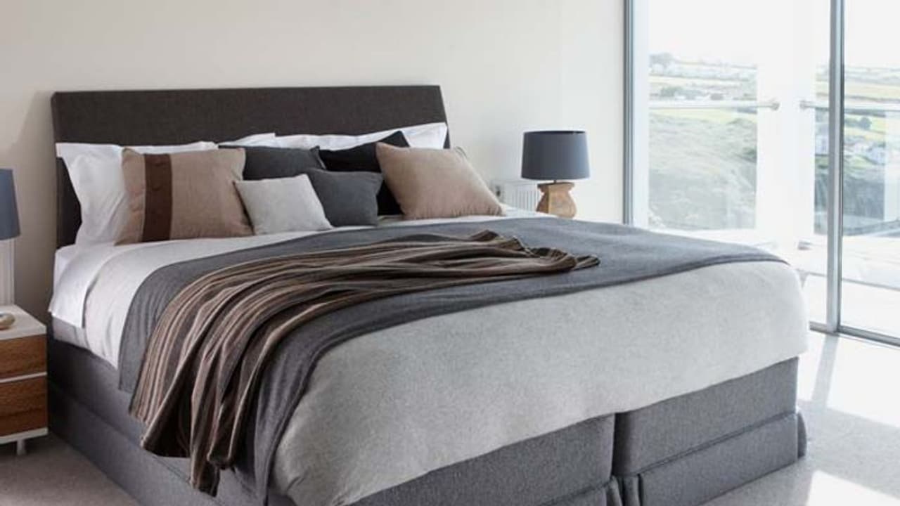 കിടക്കയില് നിന്ന് വീണ് കിടപ്പിലായ സ്ത്രീയ്ക്ക് നഷ്ടപരിഹാരം നിഷേധിച്ച് കോടതി കിടക്കയില് നിന്ന് വീണ് കിടപ്പിലായ സ്ത്രീയ്ക്ക് നഷ്ടപരിഹാരം നിഷേധിച്ച് കോടതി