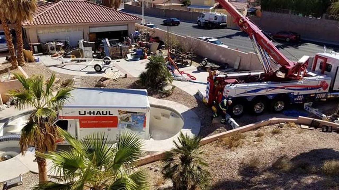 ആക്സിലറേറ്ററില് ഷൂ ലേസ് കുടുങ്ങി; സ്വിമ്മിങ് പൂളിലേക്ക് ട്രെക്ക് ഇടിച്ച് കയറി ആക്സിലറേറ്ററില് ഷൂ ലേസ് കുടുങ്ങി; സ്വിമ്മിങ് പൂളിലേക്ക് ട്രെക്ക് ഇടിച്ച് കയറി