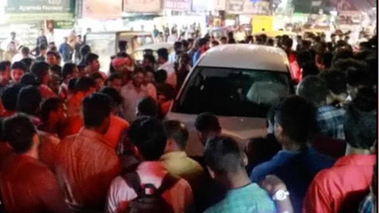 മദ്യപിച്ച് വാഹനം ഓടിച്ചു; നിയന്ത്രണം വിട്ട കാര് ഇടിച്ച് നിരവധി പേര്ക്ക് പരിക്ക് മദ്യപിച്ച് വാഹനം ഓടിച്ചു; നിയന്ത്രണം വിട്ട കാര് ഇടിച്ച് നിരവധി പേര്ക്ക് പരിക്ക്