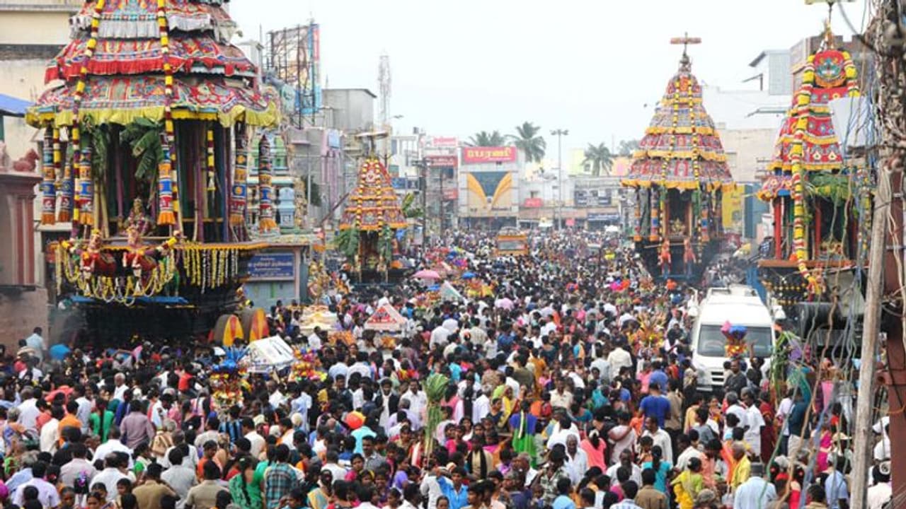 திருவண்ணாமலை தீபத் திருவிழாவில் போலீஸ் கெடுபிடி... 7 இடங்களில் மட்டுமே அன்னதானம்! திருவண்ணாமலை தீபத் திருவிழாவில் போலீஸ் கெடுபிடி... 7 இடங்களில் மட்டுமே அன்னதானம்!