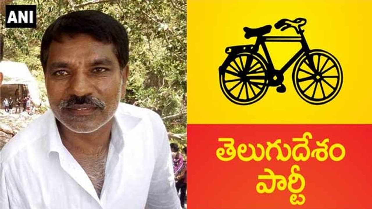 కంట్లో కారం చల్లి.. కత్తులతో వెంటాడి టీడీపీ నేత దారుణహత్య కంట్లో కారం చల్లి.. కత్తులతో వెంటాడి టీడీపీ నేత దారుణహత్య