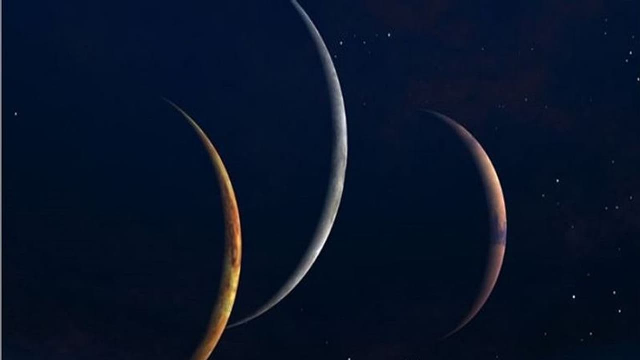 ತಲೆ ಚಚ್ಕೋಳಿ ಗೋಡೆಗೆ: ಒಂದಲ್ಲ ಮೂರು ಚಂದ್ರ ಭೂಮಿಗೆ!