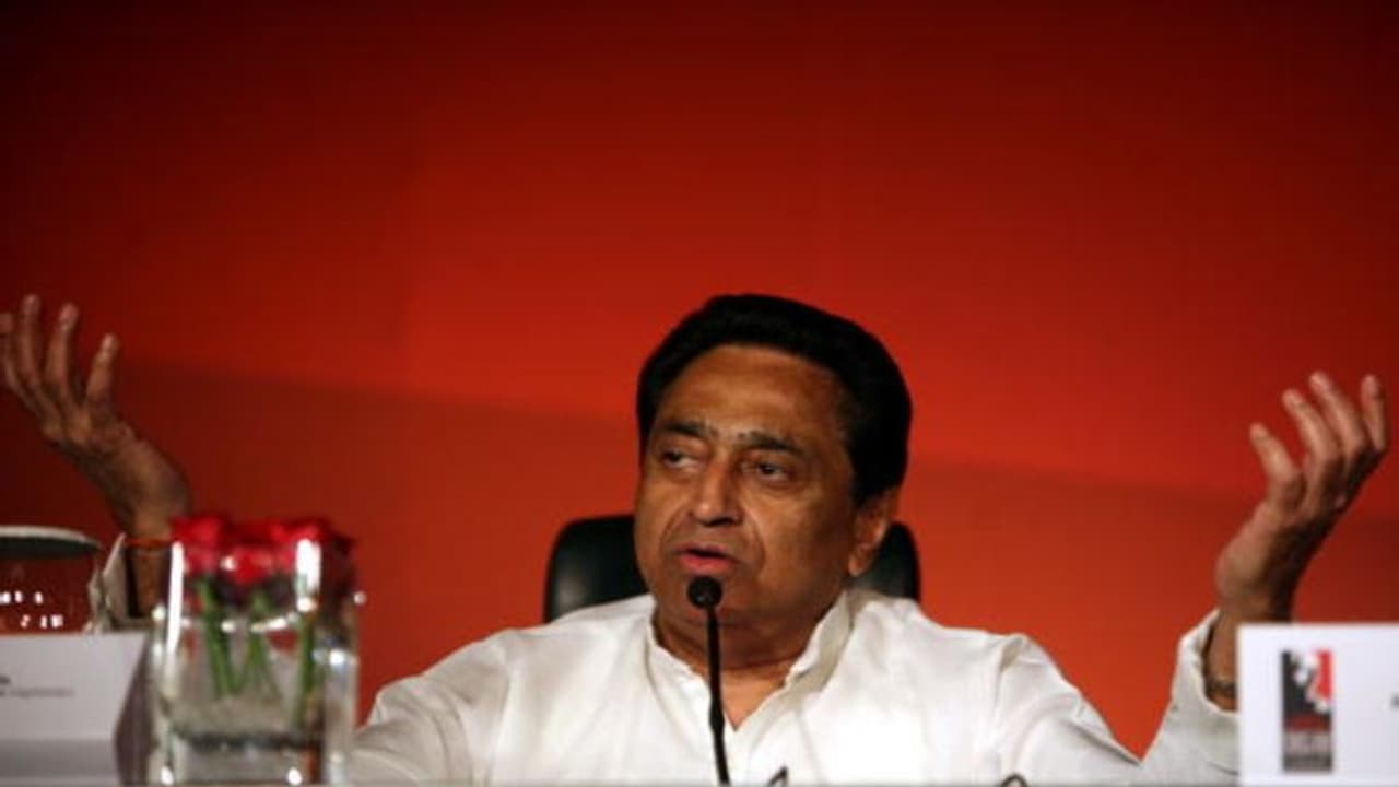 मध्यप्रदेश में कांग्रेस ने जारी किया 1000 वादों का पुलिंदा, नाम दिया 'वचनपत्र' मध्यप्रदेश में कांग्रेस ने जारी किया 1000 वादों का पुलिंदा, नाम दिया 'वचनपत्र'