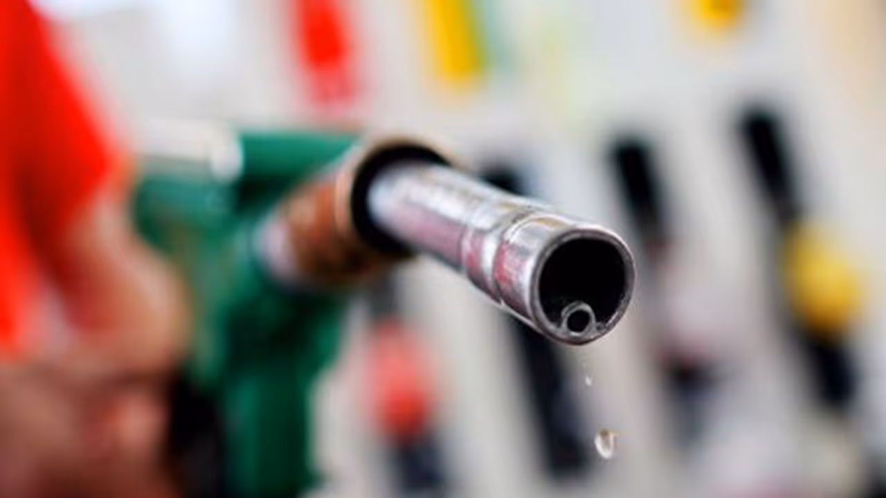 Oil Price Today বাড়ল না তেলের দাম,কোথায় কত দামে কিনতে হচ্ছে পেট্রল ডিজেল,দেখুন