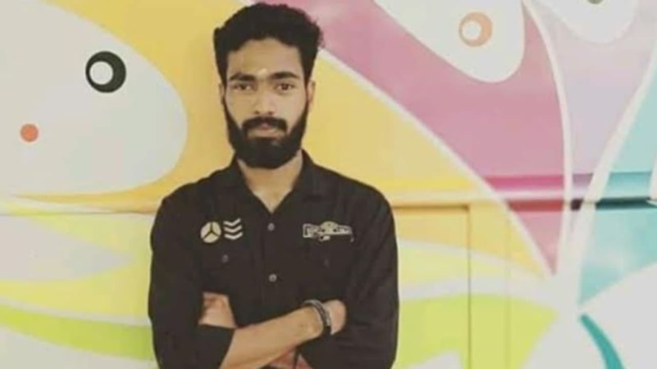 ടിപ്പർ ലോറി ബൈക്കിലിടിച്ച് യുവാവ് മരിച്ചു ടിപ്പർ ലോറി ബൈക്കിലിടിച്ച് യുവാവ് മരിച്ചു