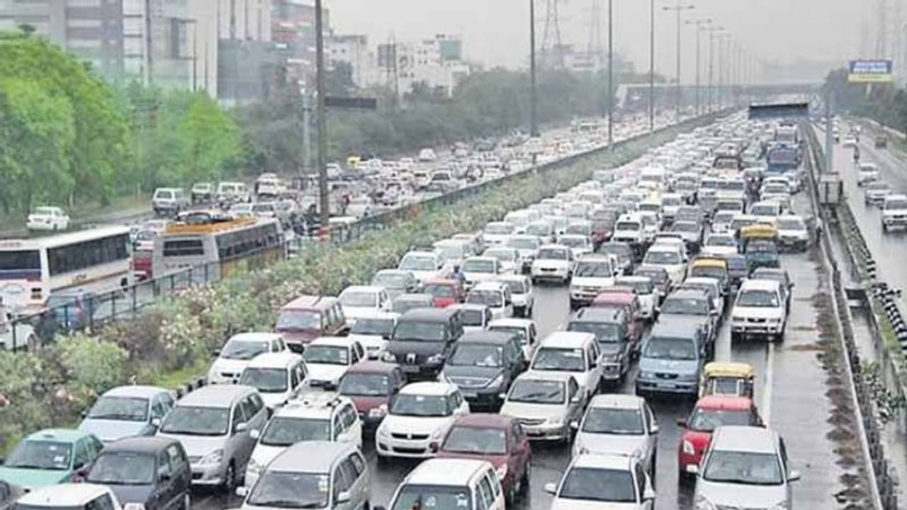 3 నెలలకు ప్రయాణ వాహన విక్రయాల్లో స్వల్ప పెరుగుదల 3 నెలలకు ప్రయాణ వాహన విక్రయాల్లో స్వల్ప పెరుగుదల