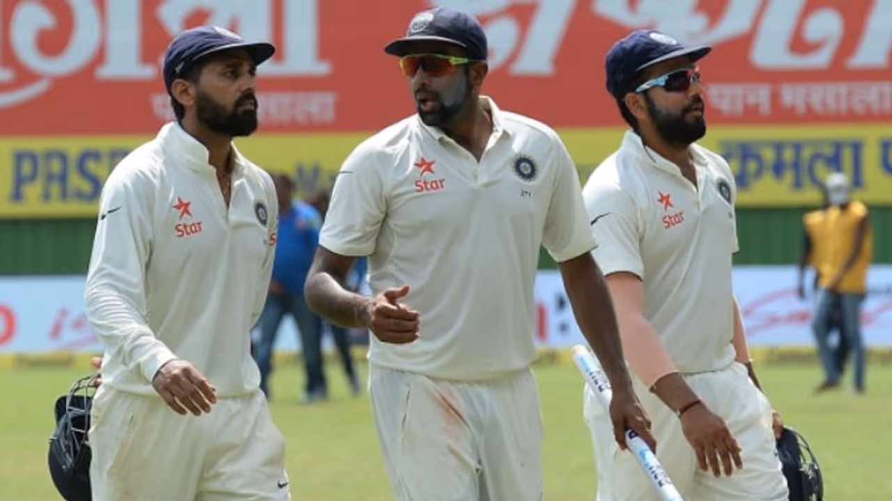 ಅಭಿನಂದಿಸಲು ಬಂದ ರೋಹಿತ್ ಶರ್ಮಾರನ್ನ ಕಡೆಗಣಿಸಿದ್ರಾ ಅಶ್ವಿನ್? ಅಭಿನಂದಿಸಲು ಬಂದ ರೋಹಿತ್ ಶರ್ಮಾರನ್ನ ಕಡೆಗಣಿಸಿದ್ರಾ ಅಶ್ವಿನ್?