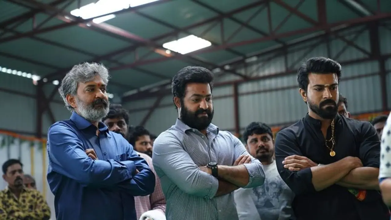 RRR ఆఫ్ స్క్రీన్ టీమ్: దాదాపు బాహుబలి సైన్యమేగా..! RRR ఆఫ్ స్క్రీన్ టీమ్: దాదాపు బాహుబలి సైన్యమేగా..!