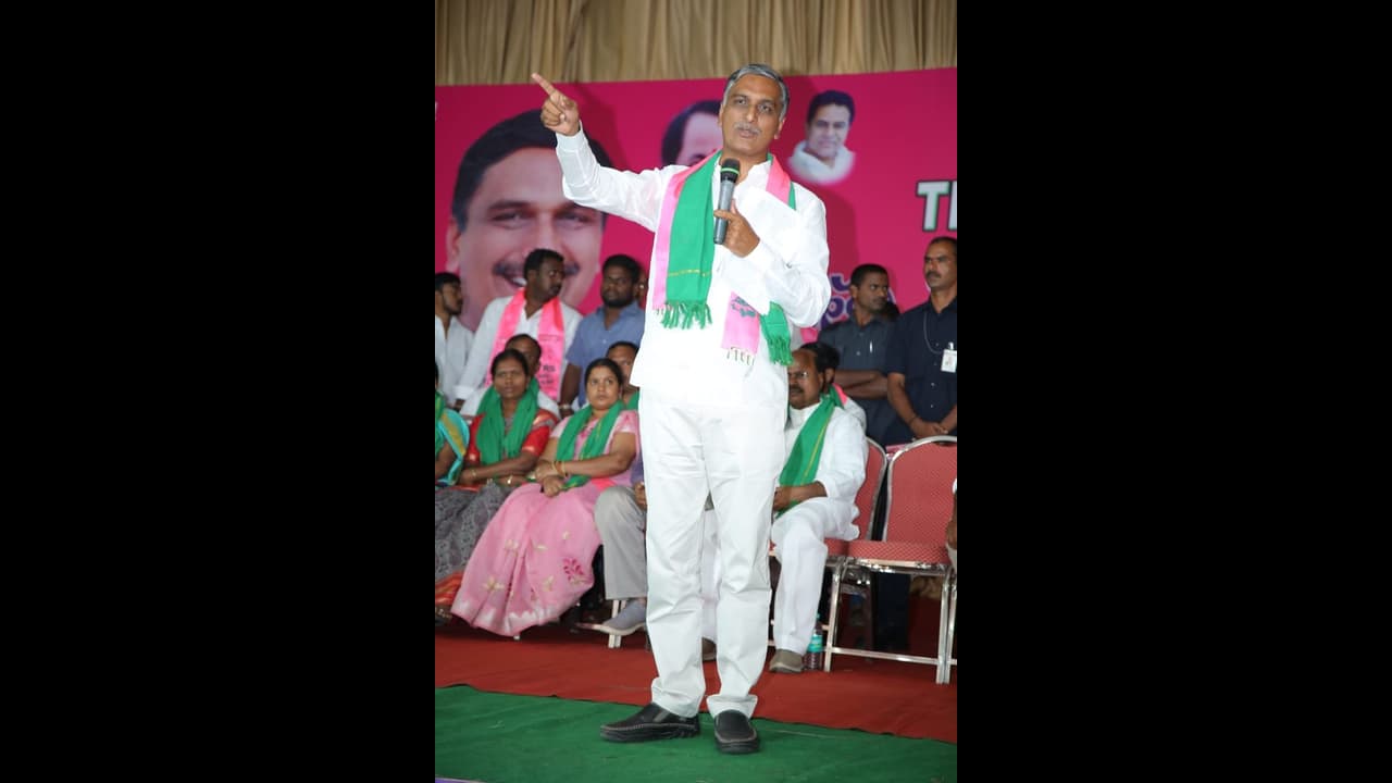 చర్మం ఒలిచి చెప్పులు కుట్టించినా తక్కువే: హరీష్ భావోద్వేగం చర్మం ఒలిచి చెప్పులు కుట్టించినా తక్కువే: హరీష్ భావోద్వేగం