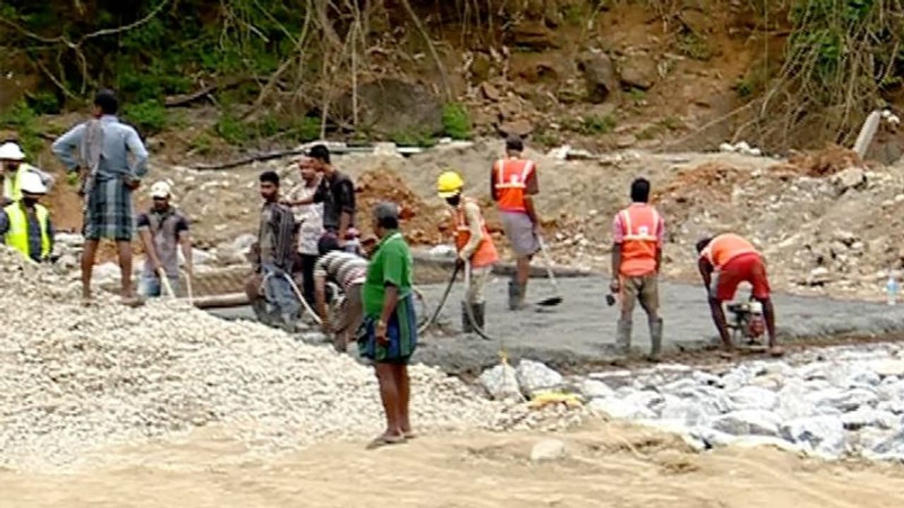 പ്രളയം നാശം വിതച്ചിട്ടും പഠിച്ചില്ല; പമ്പയില് വീണ്ടും കോണ്ക്രീറ്റ് നിര്മാണം പ്രളയം നാശം വിതച്ചിട്ടും പഠിച്ചില്ല; പമ്പയില് വീണ്ടും കോണ്ക്രീറ്റ് നിര്മാണം