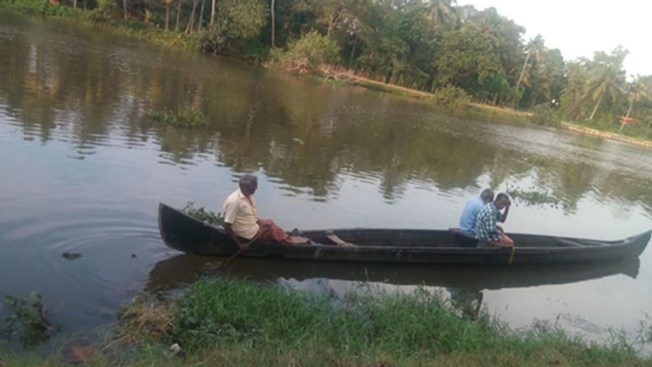 വികസനം യാഥാര്ഥ്യമായപ്പോള് ജീവിത മാര്ഗം നഷ്ടപ്പെട്ട് ഒരു കടത്തുകാരന് വികസനം യാഥാര്ഥ്യമായപ്പോള് ജീവിത മാര്ഗം നഷ്ടപ്പെട്ട് ഒരു കടത്തുകാരന്