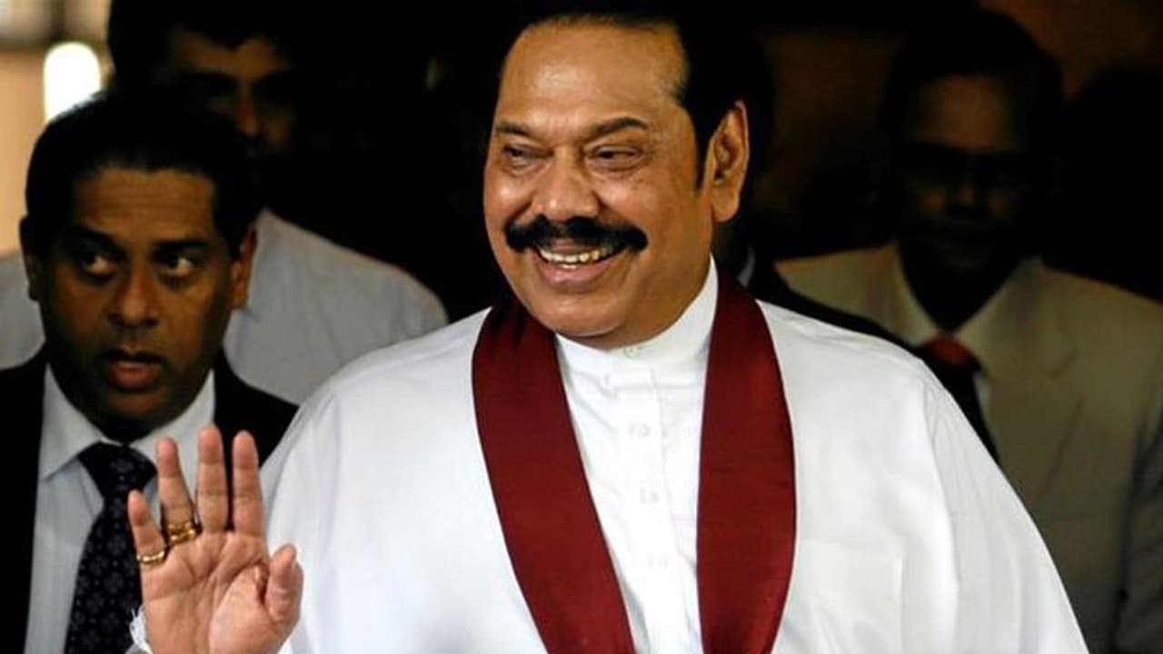 SriLanka : ശ്രീലങ്കയിലെ പ്രതിഷേധം; മഹിന്ദ രജപക്സെ രാജിവച്ചു; കൂടുതൽ മന്ത്രിമാർ രാജിവച്ചേക്കും SriLanka : ശ്രീലങ്കയിലെ പ്രതിഷേധം; മഹിന്ദ രജപക്സെ രാജിവച്ചു; കൂടുതൽ മന്ത്രിമാർ രാജിവച്ചേക്കും