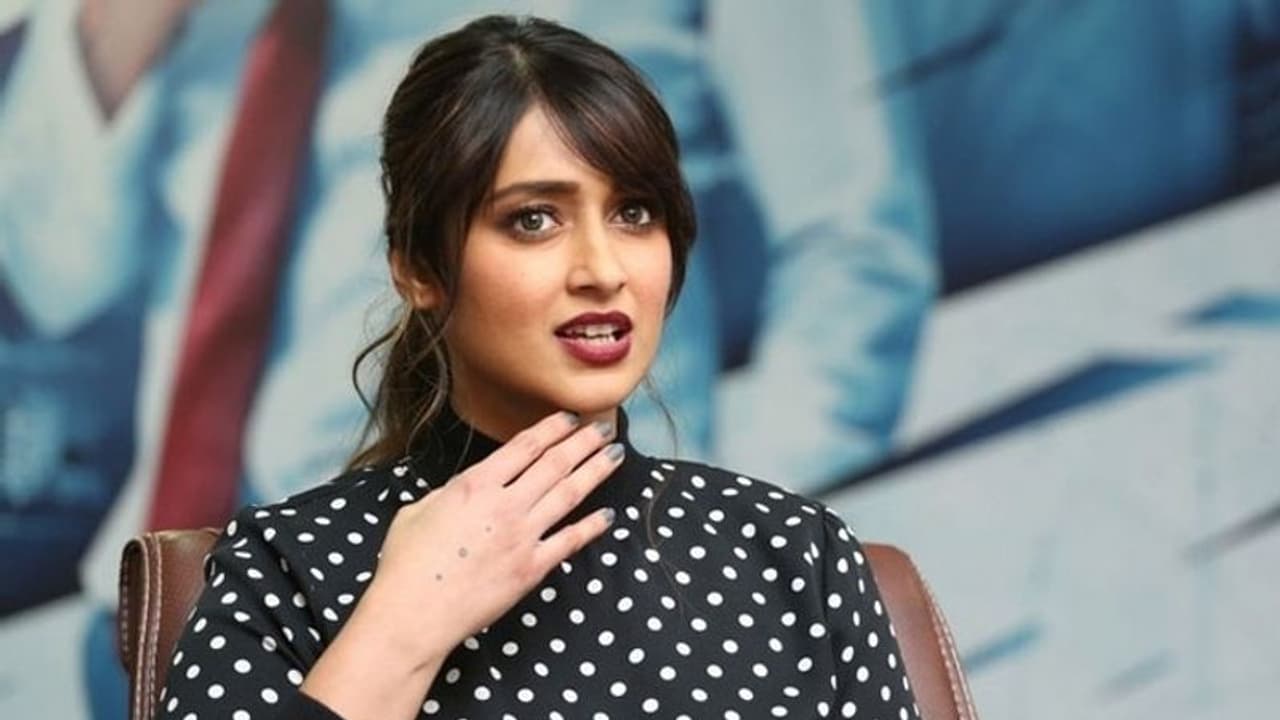 ఇలియానాని త్రివిక్రమే పంపాడట! ఇలియానాని త్రివిక్రమే పంపాడట!