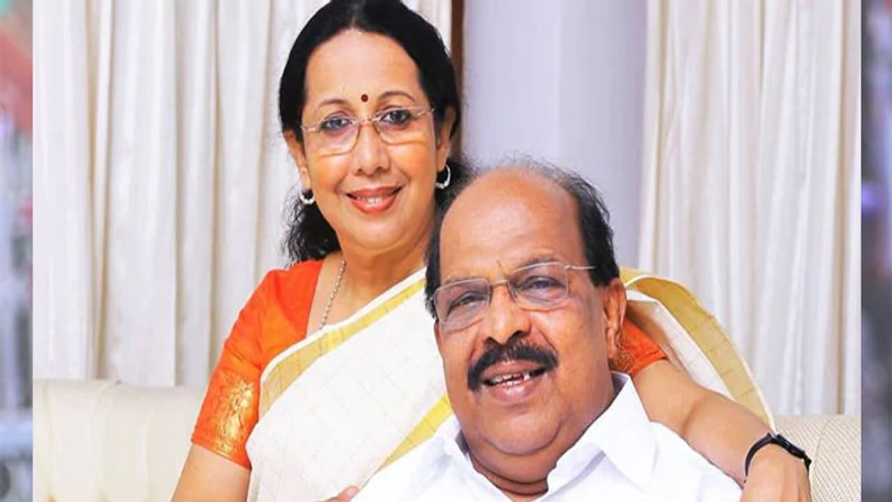 మంత్రిపై ఆరోపణలు.. భార్య సంచలన నిర్ణయం మంత్రిపై ఆరోపణలు.. భార్య సంచలన నిర్ణయం