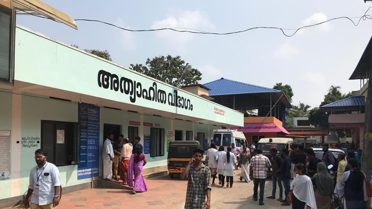 അംഗൻവാടിയിലേക്ക് പോയ മൂന്ന് വയസുകാരി കാറിടിച്ച് മരിച്ചു അംഗൻവാടിയിലേക്ക് പോയ മൂന്ന് വയസുകാരി കാറിടിച്ച് മരിച്ചു