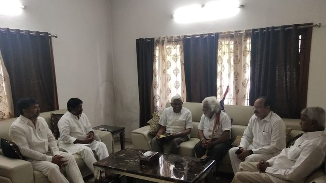 ప్రజా కూటమి సీఎంపీ ముసాయిదా ఖరారు: రేపు విడుదల ప్రజా కూటమి సీఎంపీ ముసాయిదా ఖరారు: రేపు విడుదల