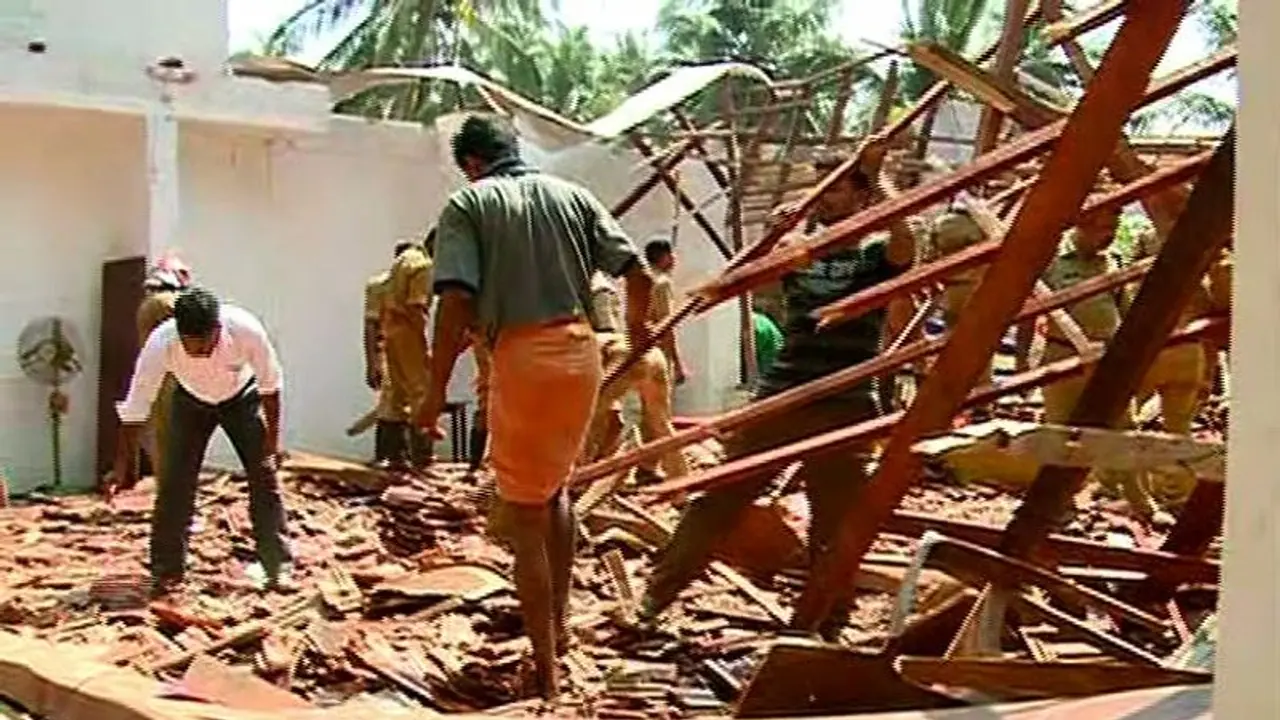 കണ്ണൂരിൽ പൊലീസ് പഠന ക്യാമ്പിനിടെ മേല്ക്കൂര തകർന്നു വീണു; 70 പൊലീസുകാർക്ക് പരിക്ക് കണ്ണൂരിൽ പൊലീസ് പഠന ക്യാമ്പിനിടെ മേല്ക്കൂര തകർന്നു വീണു; 70 പൊലീസുകാർക്ക് പരിക്ക്