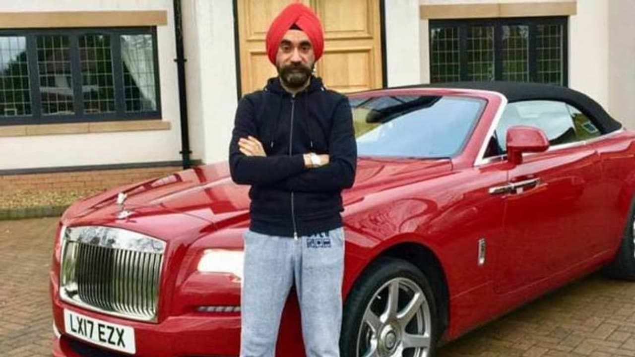 ಸಿಂಗ್ ಈಸ್ ಕಿಂಗ್: ಈತನ ಪ್ರತಿ ಟರ್ಬನ್ ಕಲರ್ಗೂ ಇದೆ ರೋಲ್ಸ್ ರಾಯ್ಸ್ ಕಾರು! ಸಿಂಗ್ ಈಸ್ ಕಿಂಗ್: ಈತನ ಪ್ರತಿ ಟರ್ಬನ್ ಕಲರ್ಗೂ ಇದೆ ರೋಲ್ಸ್ ರಾಯ್ಸ್ ಕಾರು!