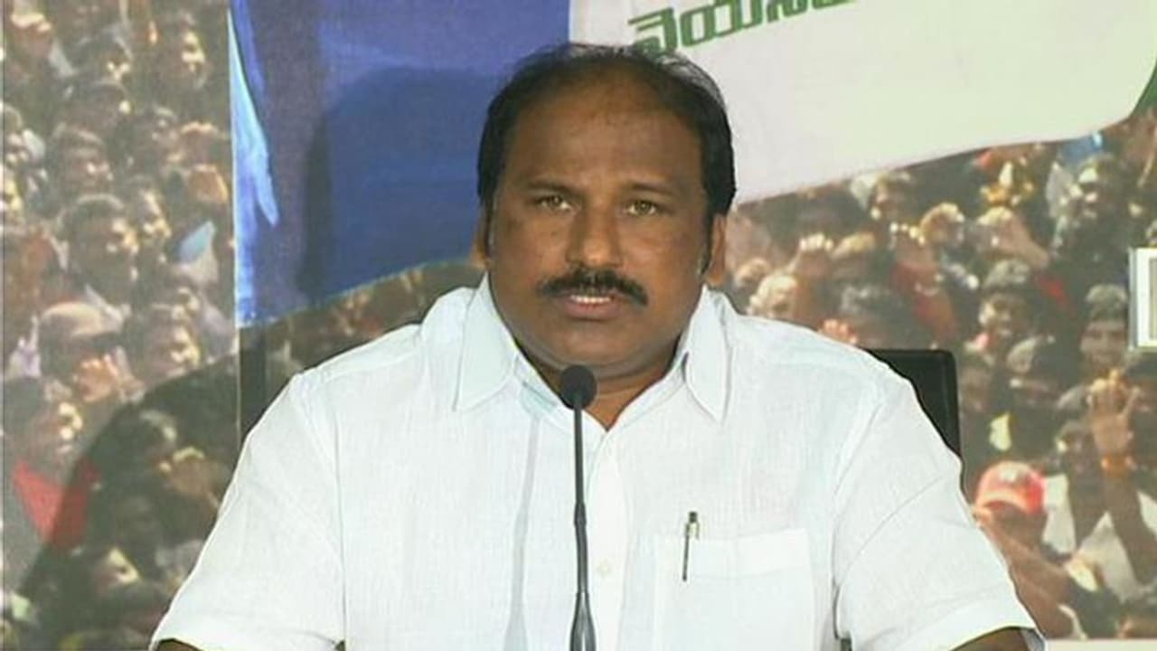 నా భార్య అడుగుతోంది... ఏం చెప్పమంటావు, లోకేష్!..: ఎమ్మెల్యే సుధాకర్ బాబు నా భార్య అడుగుతోంది... ఏం చెప్పమంటావు, లోకేష్!..: ఎమ్మెల్యే సుధాకర్ బాబు