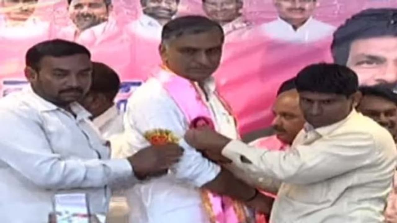 కోదండరామ్ కు షాక్: టీఆర్ఎస్ లో చేరిన టీజేఎస్ నేత కోదండరామ్ కు షాక్: టీఆర్ఎస్ లో చేరిన టీజేఎస్ నేత