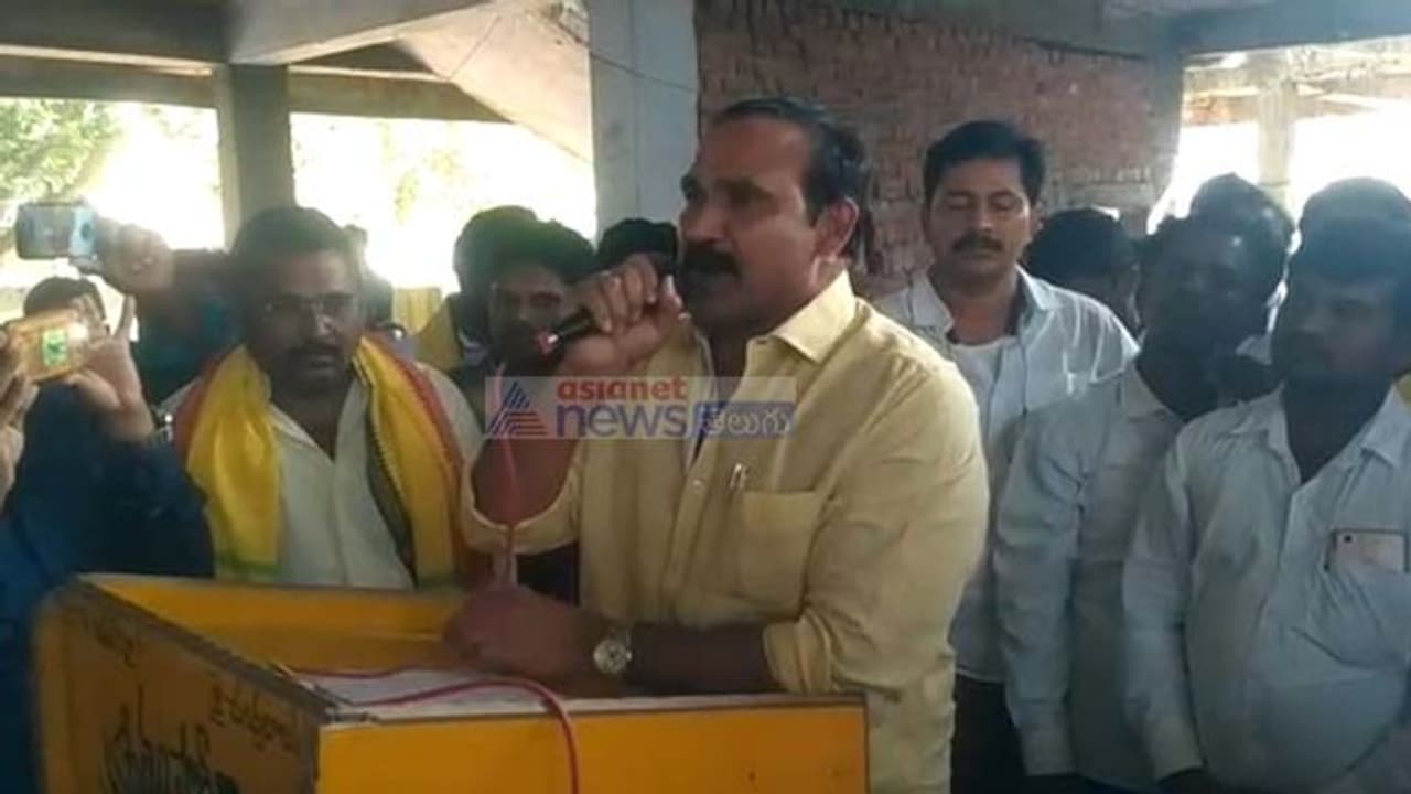 కోదాడ బీఆర్ఎస్లో అసమ్మతి సెగ : మలయ్య యాదవ్కు టికెట్ వద్దు, సహకరించం.. అధిష్టానానికి అల్టీమేటం కోదాడ బీఆర్ఎస్లో అసమ్మతి సెగ : మలయ్య యాదవ్కు టికెట్ వద్దు, సహకరించం.. అధిష్టానానికి అల్టీమేటం