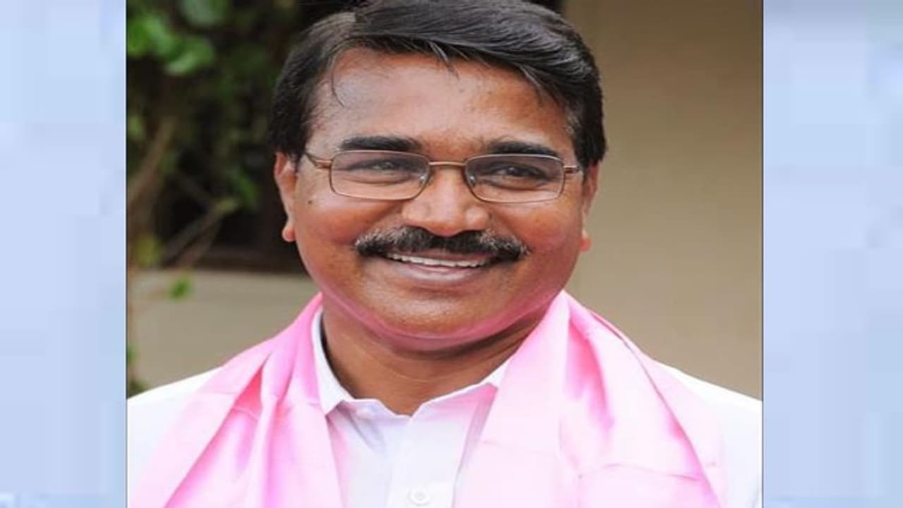 వారిని నెలకేసి కొడతాం.. ఉద్యమంలో కనబడని వాళ్లు యాత్రలు చేస్తున్నారు: మంత్రి నిరంజన్ రెడ్డి వారిని నెలకేసి కొడతాం.. ఉద్యమంలో కనబడని వాళ్లు యాత్రలు చేస్తున్నారు: మంత్రి నిరంజన్ రెడ్డి