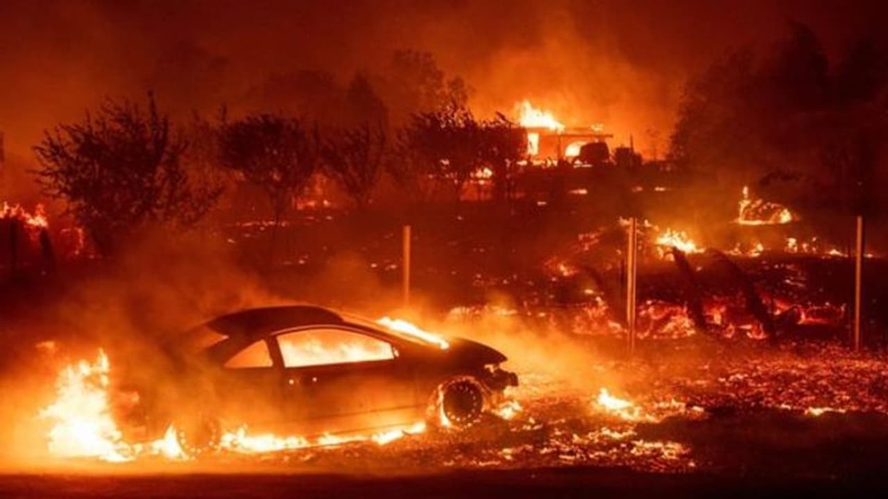 అగ్నికి ఆహుతైన సినీ తారల నివాసాలు..! అగ్నికి ఆహుతైన సినీ తారల నివాసాలు..!