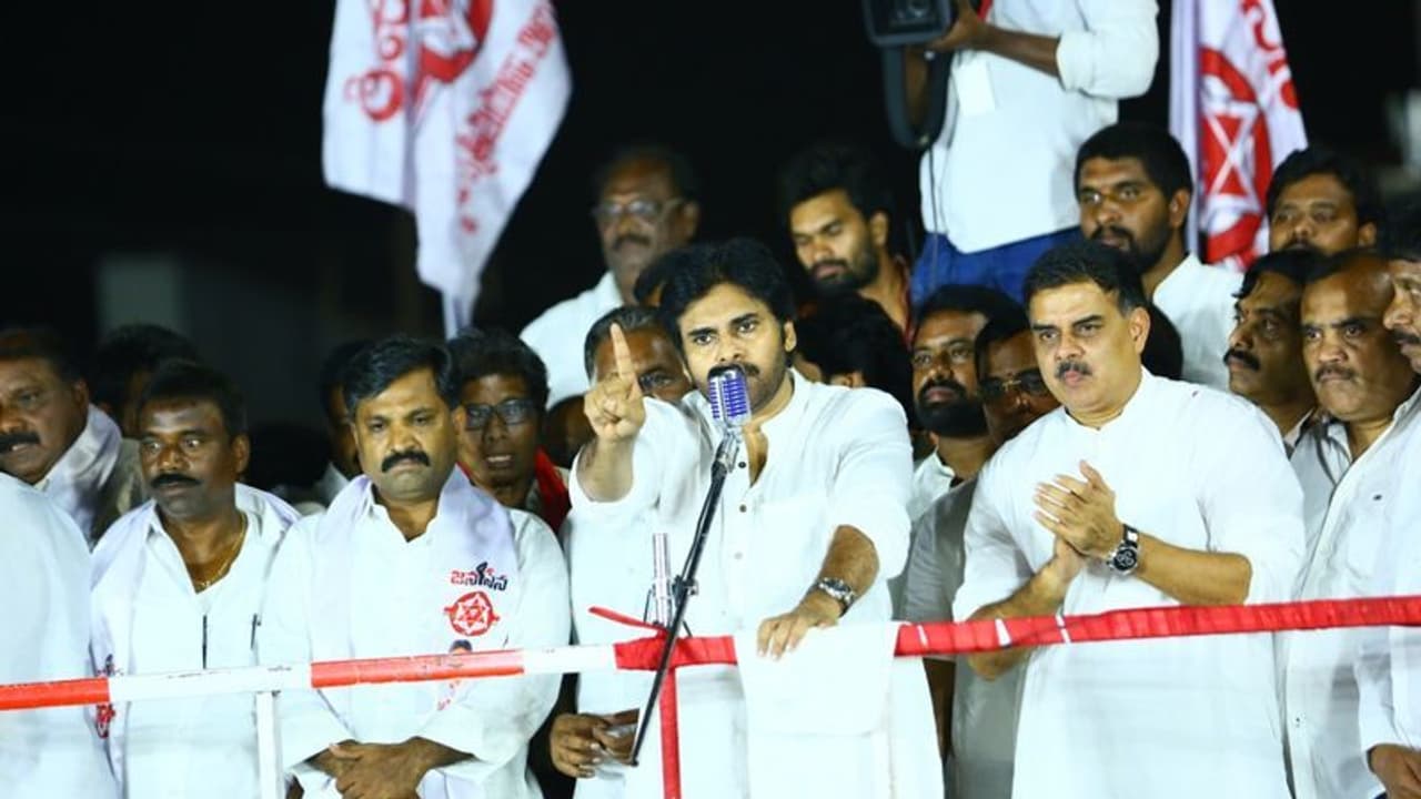 మరణిస్తేనే మంత్రి పదవులా, నాలుగున్నరేళ్లు ముస్లింలు గుర్తుకురాలేదా:పవన్ కళ్యాణ్ రియాక్షన్ మరణిస్తేనే మంత్రి పదవులా, నాలుగున్నరేళ్లు ముస్లింలు గుర్తుకురాలేదా:పవన్ కళ్యాణ్ రియాక్షన్