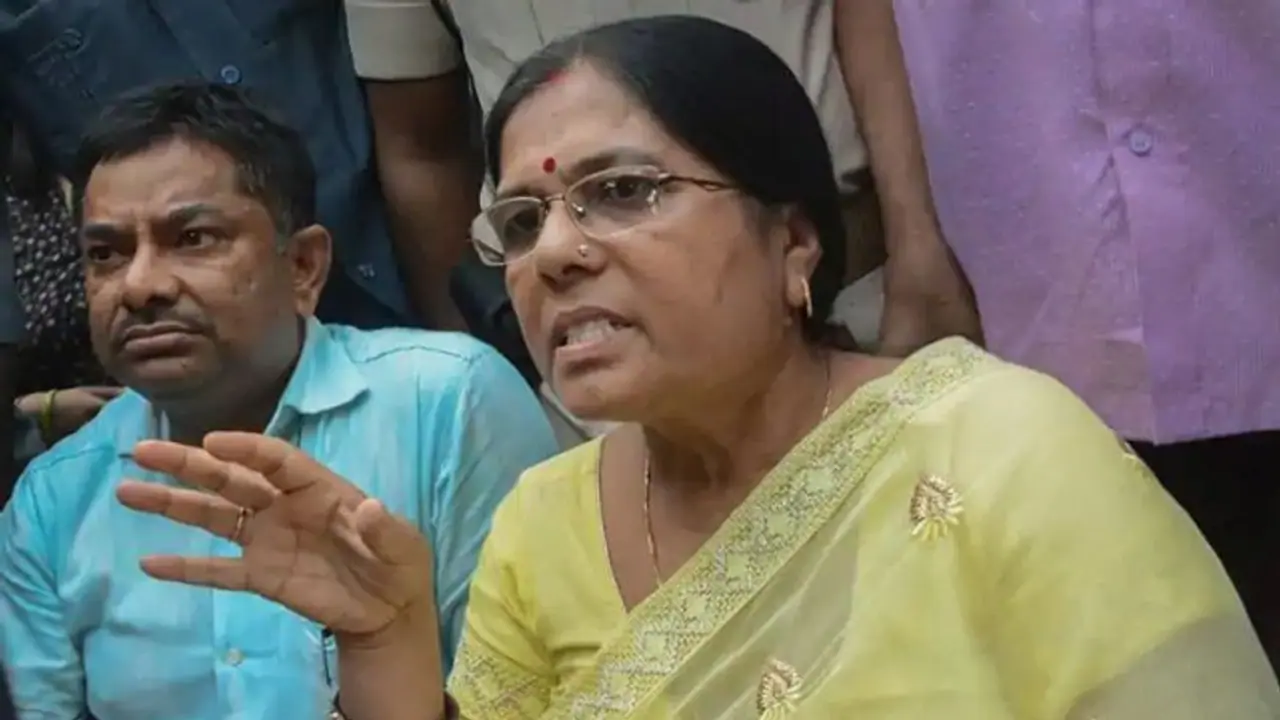 അഭയകേന്ദ്രത്തിലെ ബലാത്സംഗം; ബിഹാര് മുന് മന്ത്രി മഞ്ജുവര്മ്മയെ കണ്ടെത്താത്ത പൊലീസിന് കോടതിയുടെ വിമര്ശനം അഭയകേന്ദ്രത്തിലെ ബലാത്സംഗം; ബിഹാര് മുന് മന്ത്രി മഞ്ജുവര്മ്മയെ കണ്ടെത്താത്ത പൊലീസിന് കോടതിയുടെ വിമര്ശനം