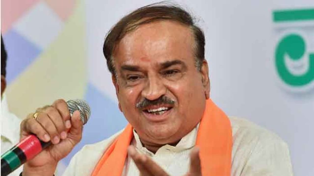 Leaders, party workers pay homage to Ananth Kumar at BJP office in Bengaluru