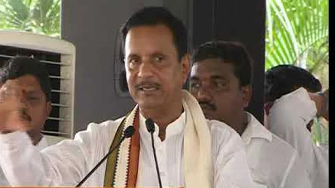 శేరిలింగంపల్లి టీడీపీకి: అనుచరులతో కాంగ్రెస్ నేత భిక్షపతియాదవ్ భేటీ శేరిలింగంపల్లి టీడీపీకి: అనుచరులతో కాంగ్రెస్ నేత భిక్షపతియాదవ్ భేటీ