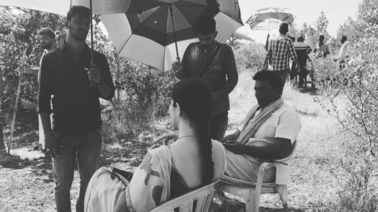 వైఎస్ బయోపిక్ లో అనసూయ.. వైరల్ అవుతున్న ఫోటో! వైఎస్ బయోపిక్ లో అనసూయ.. వైరల్ అవుతున్న ఫోటో!