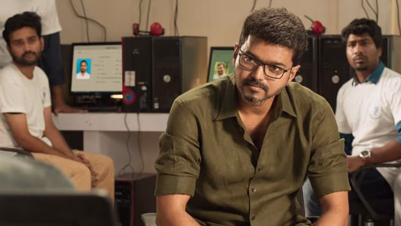 அரசியலுக்காக முக்கிய முடிவு எடுத்த விஜய்! அதிர்ந்து போன ரசிகர்கள்! அரசியலுக்காக முக்கிய முடிவு எடுத்த விஜய்! அதிர்ந்து போன ரசிகர்கள்!