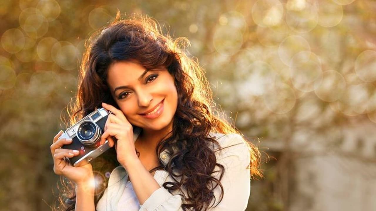 বিমানবন্দরে কোভিড ভুলে উপচে পড়া ভিড়, ভিডিও শেয়ার করে বিস্ফোরক জুহি বিমানবন্দরে কোভিড ভুলে উপচে পড়া ভিড়, ভিডিও শেয়ার করে বিস্ফোরক জুহি