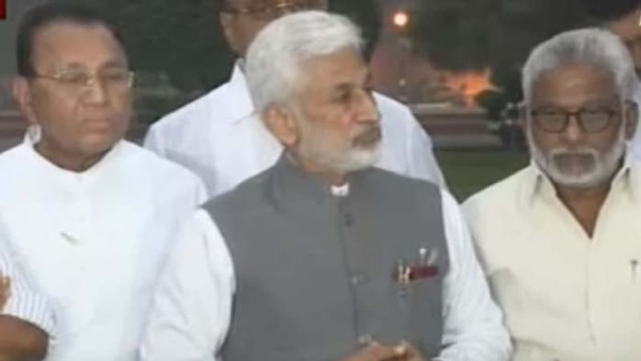 జగన్ పై దాడి: సూత్రధారి, పాత్రధారి చంద్రబాబే జగన్ పై దాడి: సూత్రధారి, పాత్రధారి చంద్రబాబే