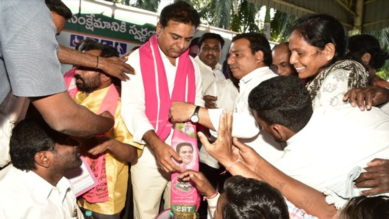 గాంధీ భవన్ కాస్త గాంధీ హాస్పిటల్ గా మారింది...కేటీఆర్ సెటైర్లు గాంధీ భవన్ కాస్త గాంధీ హాస్పిటల్ గా మారింది...కేటీఆర్ సెటైర్లు