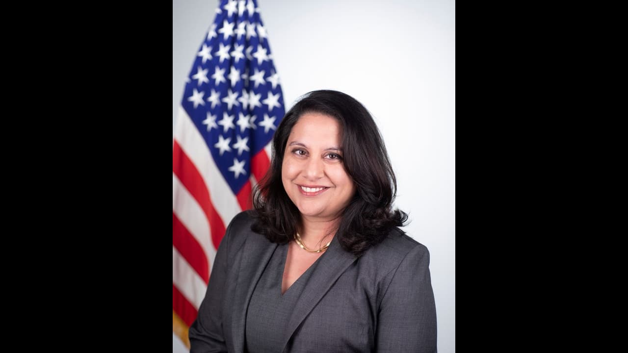 डोनाल्ड ट्रंप ने एक और भारतीय अमेरिकी को बड़े पद पर किया न्यूक्त डोनाल्ड ट्रंप ने एक और भारतीय अमेरिकी को बड़े पद पर किया न्यूक्त